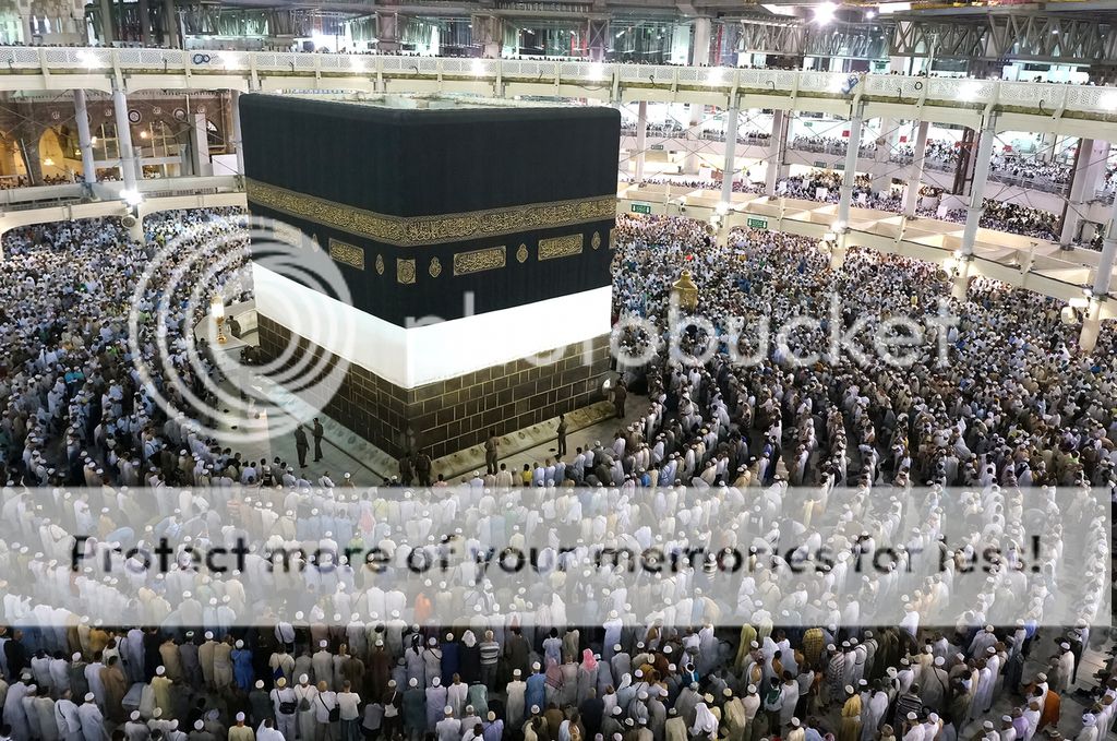 Pilgrims were standing to start praying in Makkah